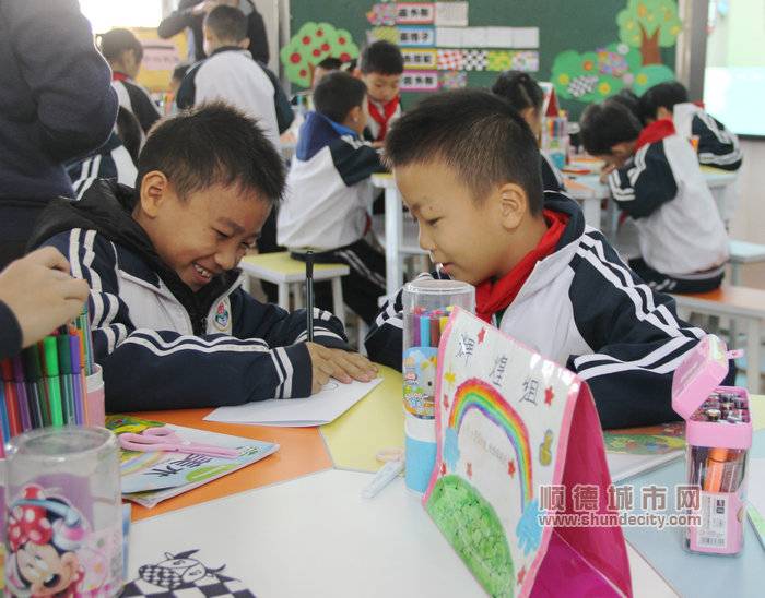 北滘林头小学 美术课 学生 小组合作 (20).JPG