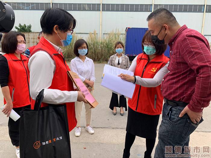 黨員律師為企業專業解答法律問題。.jpg
