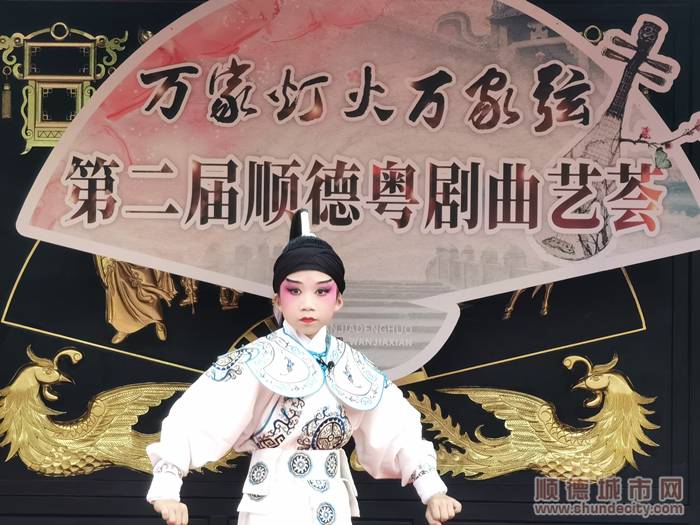 本届粤剧曲艺荟从演员妆容、服饰等方面进行了更精细的优化。.jpg