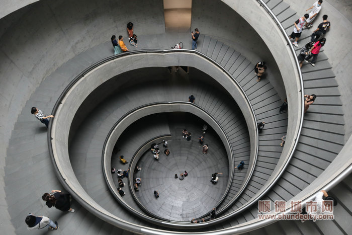 和美术馆拥有世界唯一双螺旋清水混凝土楼梯。.jpg