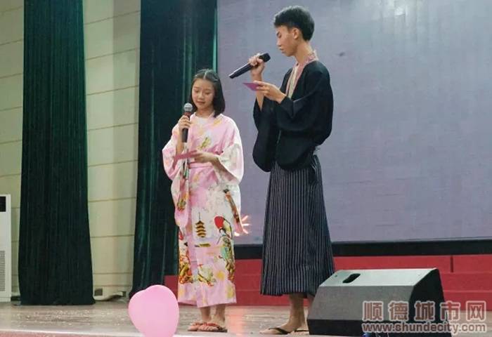 教育延伸到课堂，让学生体验中学习。.jpg
