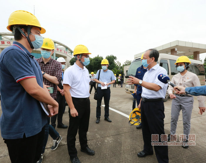 2020年10月13日，佛山市委副书记、顺德区委书记郭文海一行到顺德区储备粮管理总公司检查安全生产工作情况.JPG