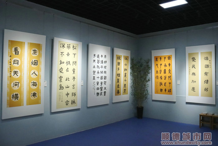 桂畔小学四年三班学生符添铭书法作品在学校桂畔书院内展出.JPG
