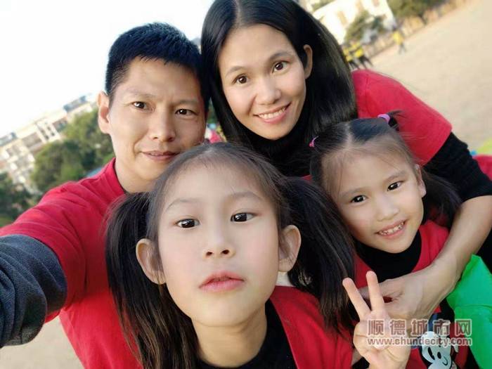 林玉芬参加孩子的亲子，一家人幸福满满。.jpg