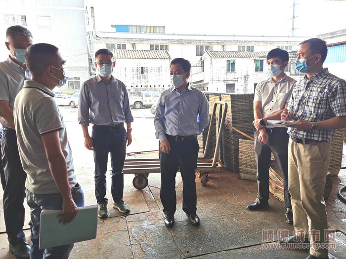 区委常委梁伟沛带队到龙江检查。.jpg