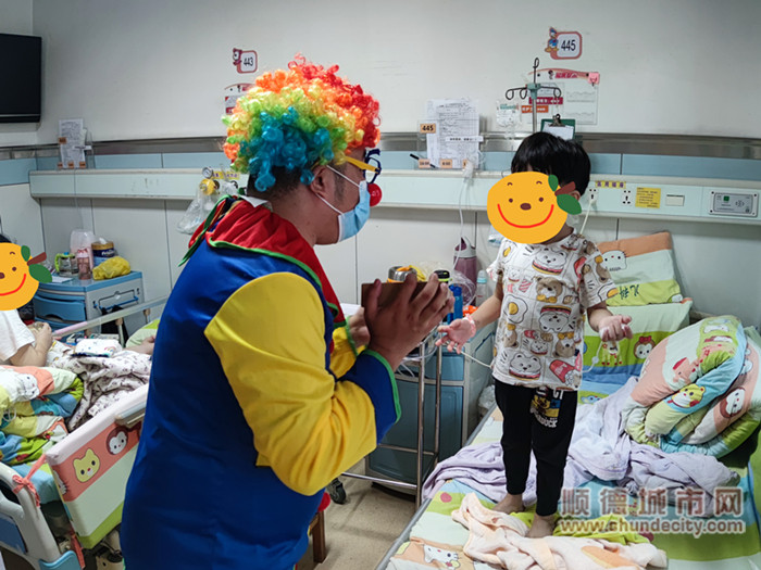 图一：社工通过小活动舒缓患儿情绪_副本_副本.jpg