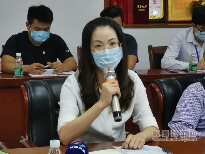 图二：90后党员代表陈佩琪分享感悟_副本_副本.jpg