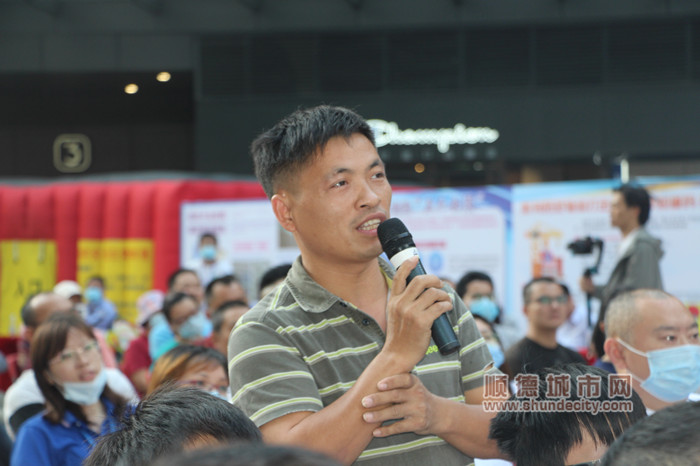 3消防安全知识奖问答环节引来在场观众积极参与。.jpg