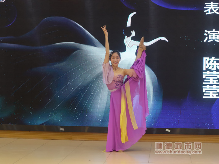 舞蹈團團員正在進行舞蹈表演。.jpg