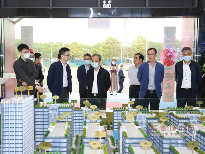 2021年3月9日，佛山市委副书记、顺德区委书记郭文海一行到海创大族机器人智造城调研.jpg