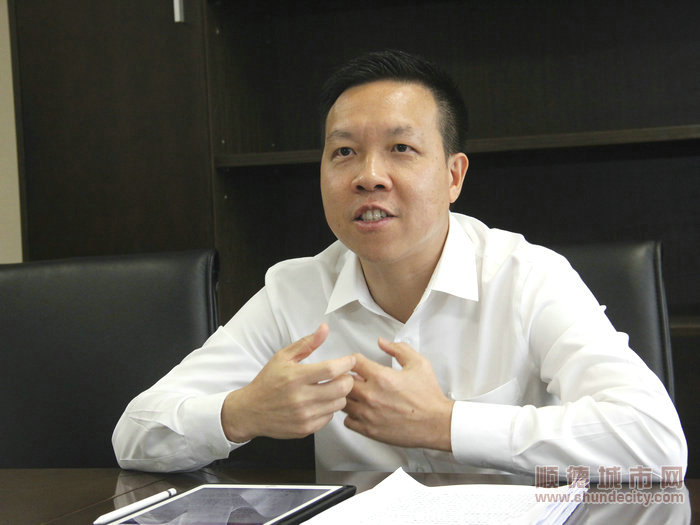 1顺德区住房城乡建设和水利局局长黎景带谈起村改激情满满。_1.JPG