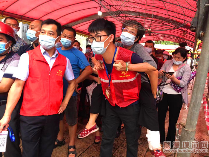 市监所支部在沙滘社区检测点。.jpg