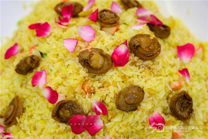 shundeplus/images/article/2021/06/07/c065220210607141803424209.jpg 玫瑰鲍鱼炒饭 边人.jpg