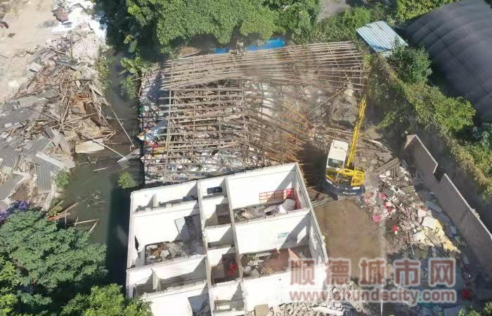 本次整治行动拆除涉水违建棚舍约1500平方米.jpg