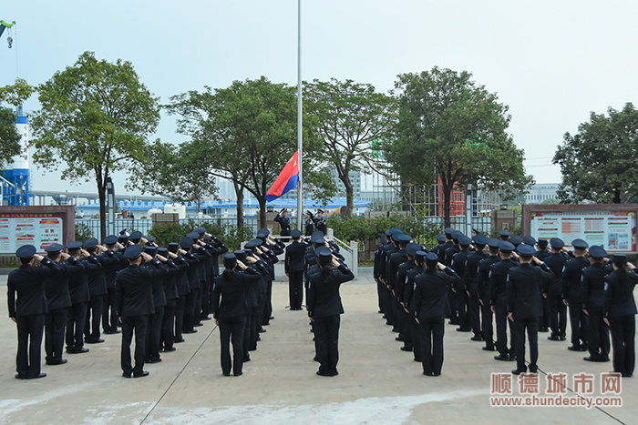 顺德边检站举行中国人民警察警旗仪式-2 - 副本.jpg