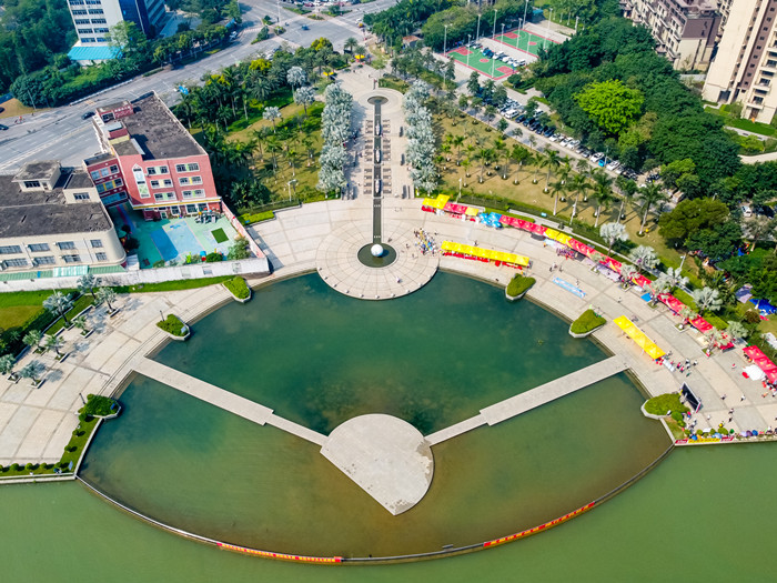 圖2：眉蕉河公園讓人倍感舒適。（順德城市網(wǎng)攝影俱樂部“雕刻時(shí)光”攝）.jpg