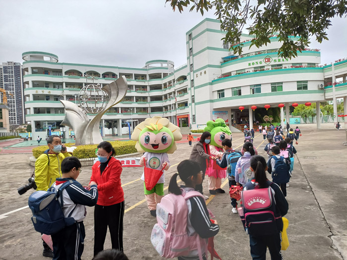 容桂容山小学图片