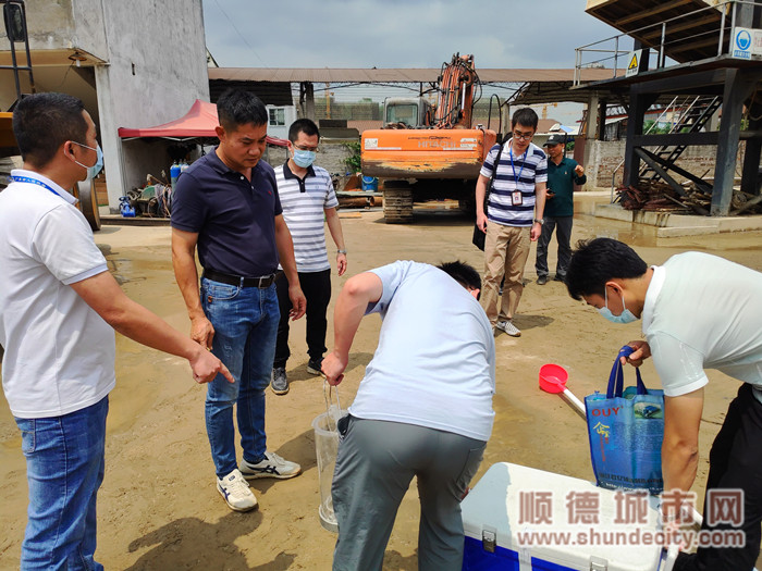 堅持鐵腕治污，促進(jìn)生產(chǎn)經(jīng)營者增強(qiáng)生態(tài)環(huán)境保護(hù)意識。.jpg