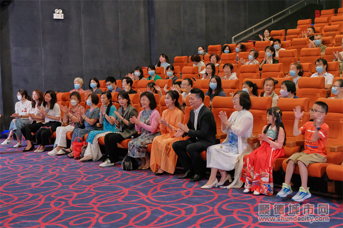 shundeplus/images/article/2022/06/14/2aabf2022061417334152609.jpg 20220612 大良文化电影沙龙-“金鸡奖”最佳戏曲片《南越宫词》电影赏析活动 006(江建忠摄).jpg