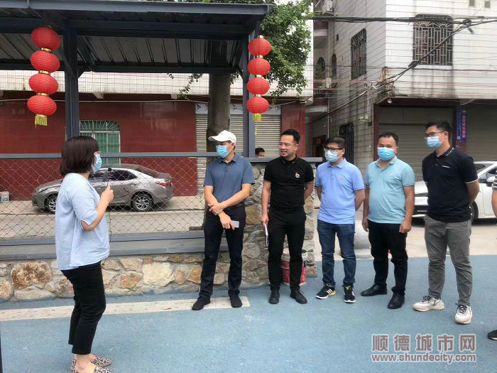攻坚队进行参观学习。.jpg