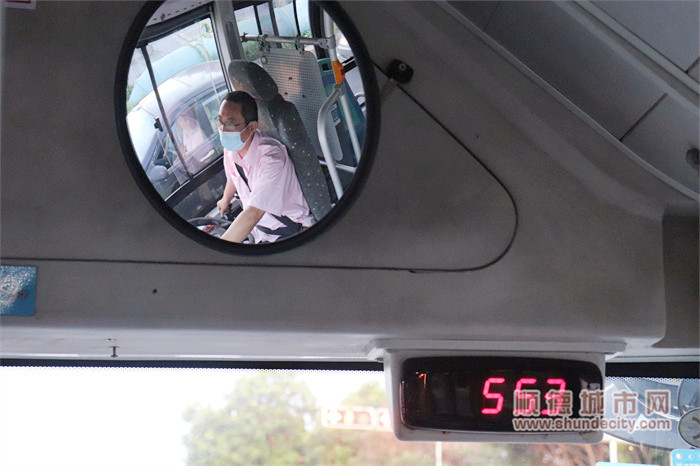 早上不到六點，肖師傅就發了第一班車_副本.jpg