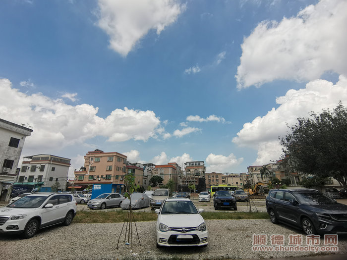 因地制宜打造“四小園”，建設臨時停車場。.jpg