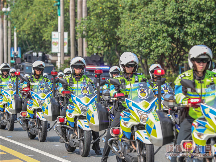 交警铁骑。.jpg
