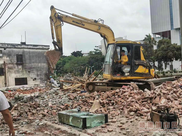 5黄伯同意拆除住所。.jpg