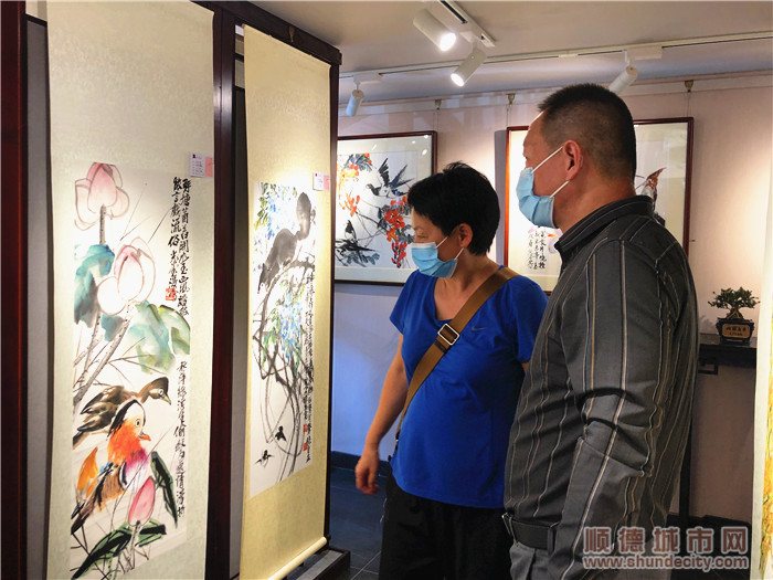 shundeplus/images/article/2022/11/13/d30e620221113222609799178.jpg 观赏画作。.jpg