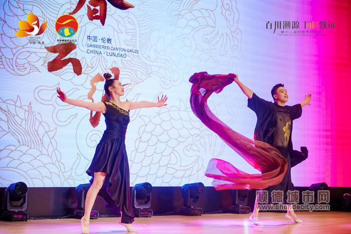 美仑美幻的香云纱文艺表演。.jpg