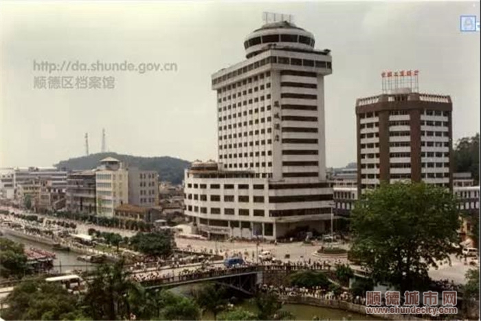 九十年代的伏波橋.jpg