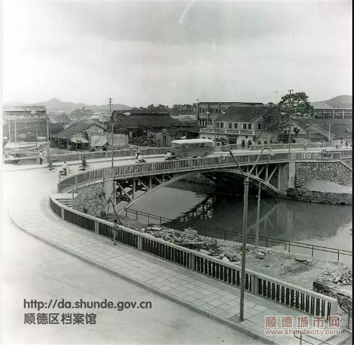 重建后的躍進橋.jpg