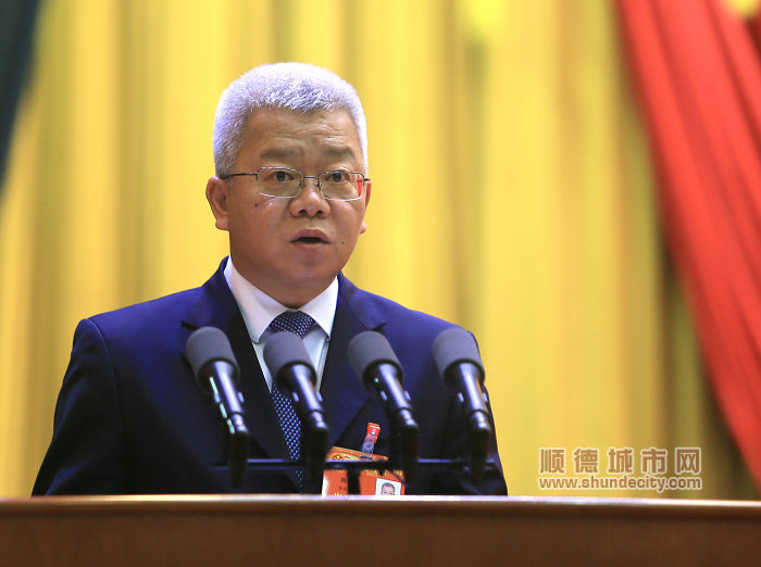 shundeplus/images/article/2023/01/12/70c8020230112072803778788.jpg 区人大常委会主任刘铭恩向大会作区人大常委会工作报告.jpg