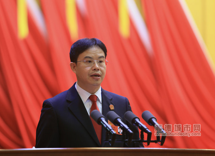 shundeplus/images/article/2023/01/12/dae132023011207281739004.jpg 区人民法院院长郭文东向大会作区人民法院工作报告.jpg