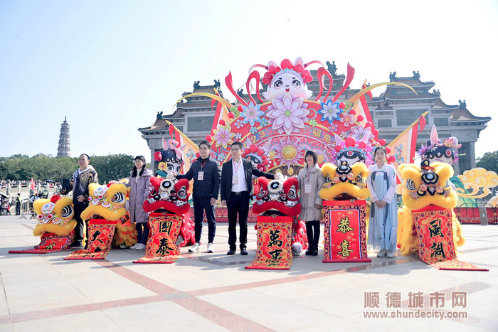 顺峰山下寻找年俗计划——“最炫岭南风”新春大巡游活动在顺峰山公园举行。.jpg