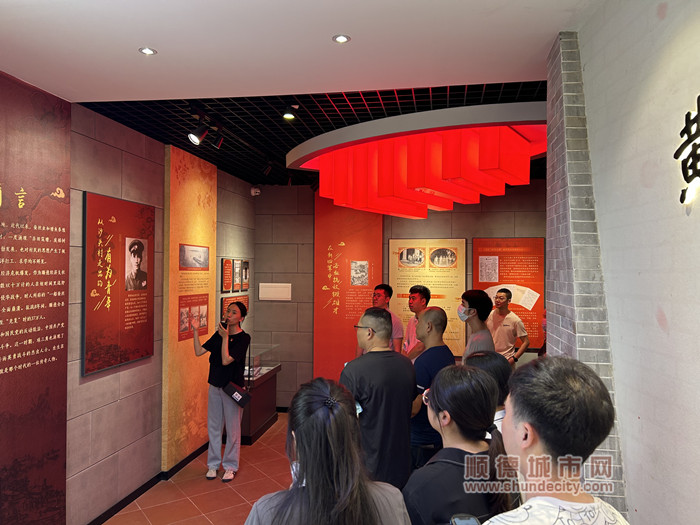 流動黨員參觀黃有權故居及展覽館_副本.jpg