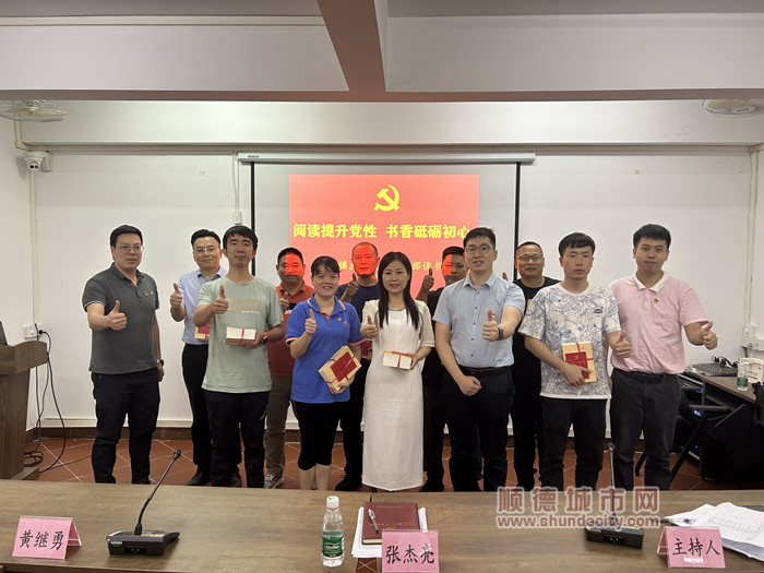 贈書儀式圖片_副本.jpg