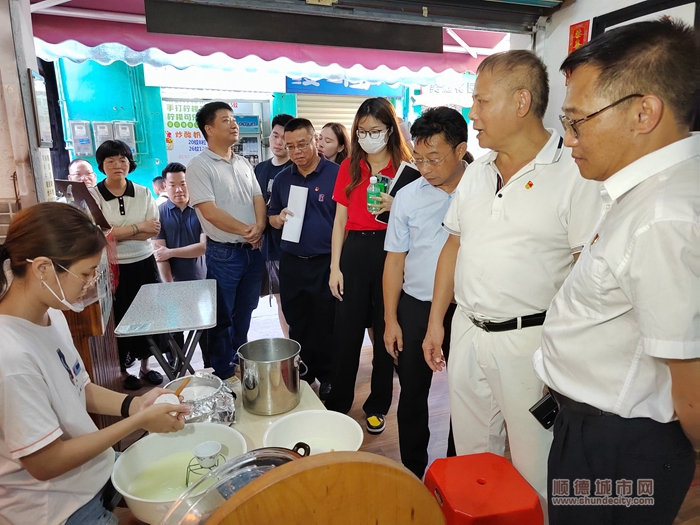 3、参观金榜牛乳文化街。.jpg