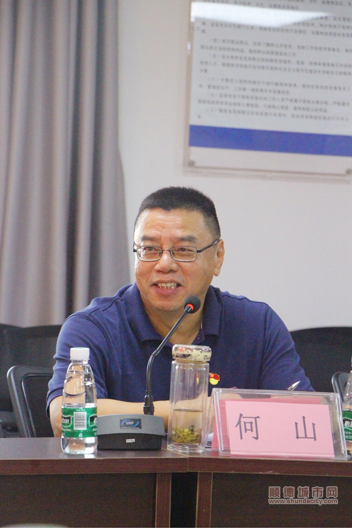 5、人大代表积极发言。.jpg