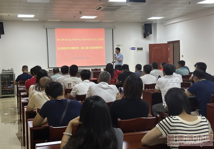 學員們在英德市委黨校聽課.png