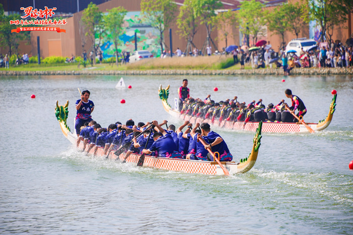 迳口大河上，龙舟竞渡。.jpg