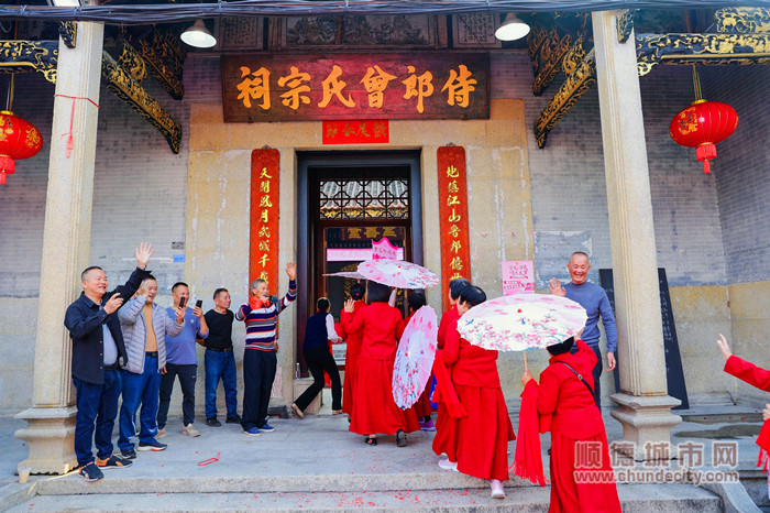 亲人们热情欢迎。.jpg