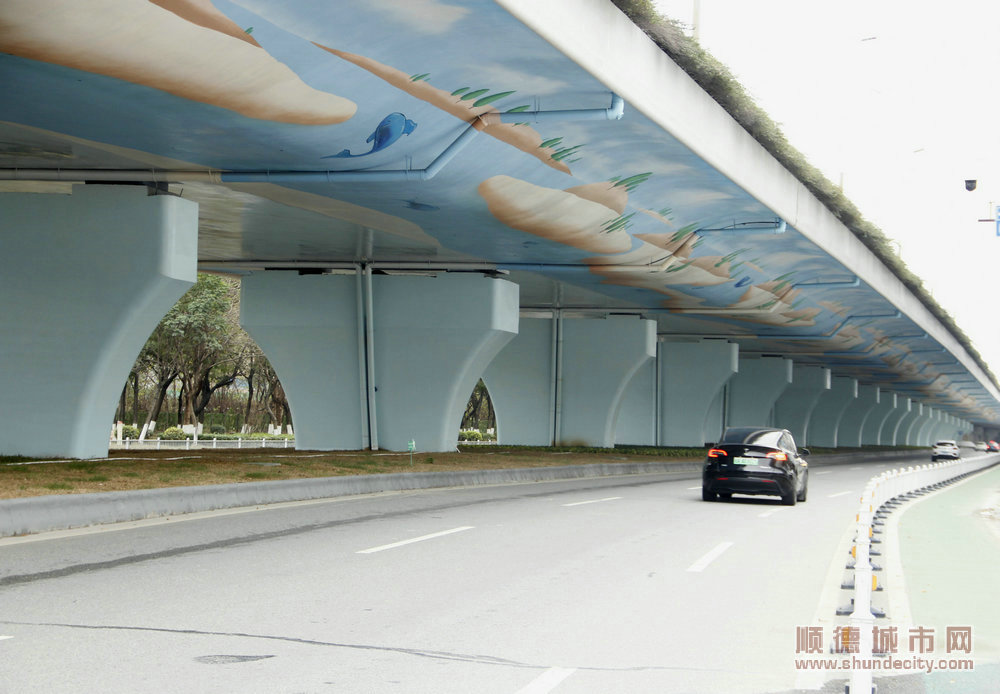 桥下空间成为风景线。 (2).JPG