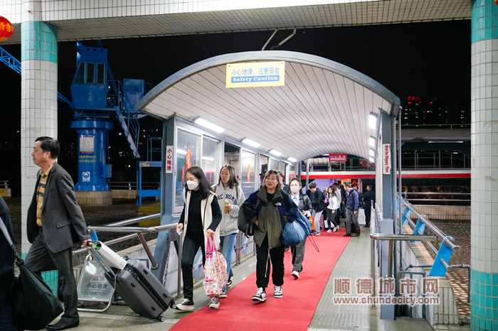 shundeplus/images/article/2024/02/06/04d5220240206141604136692.jpg 2月日起,顺德客运港迎来通关“旺季”_副本.jpg