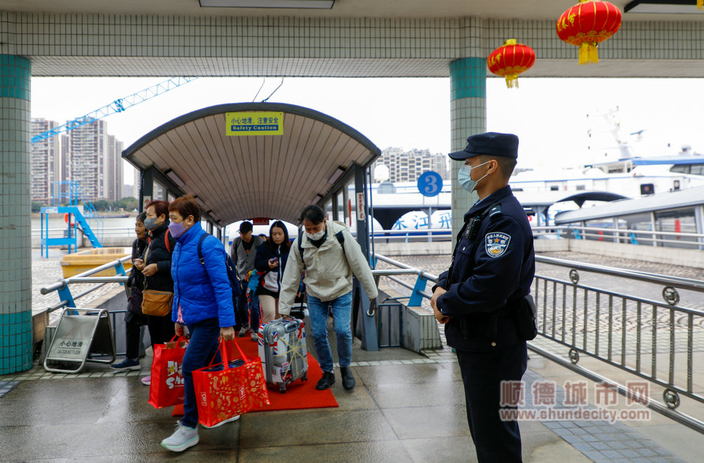 shundeplus/images/article/2024/02/09/ef48120240209164805388298.jpg 【2】除夕当天,顺德客运港迎来了返乡旅客高峰.jpg