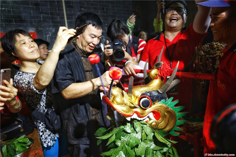 4、龙眼点睛。顺德城市网摄影俱乐部李朝乐摄.jpg