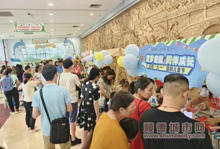 3.有趣的摊位活动，吸引了众多亲子家庭！_副本.jpg