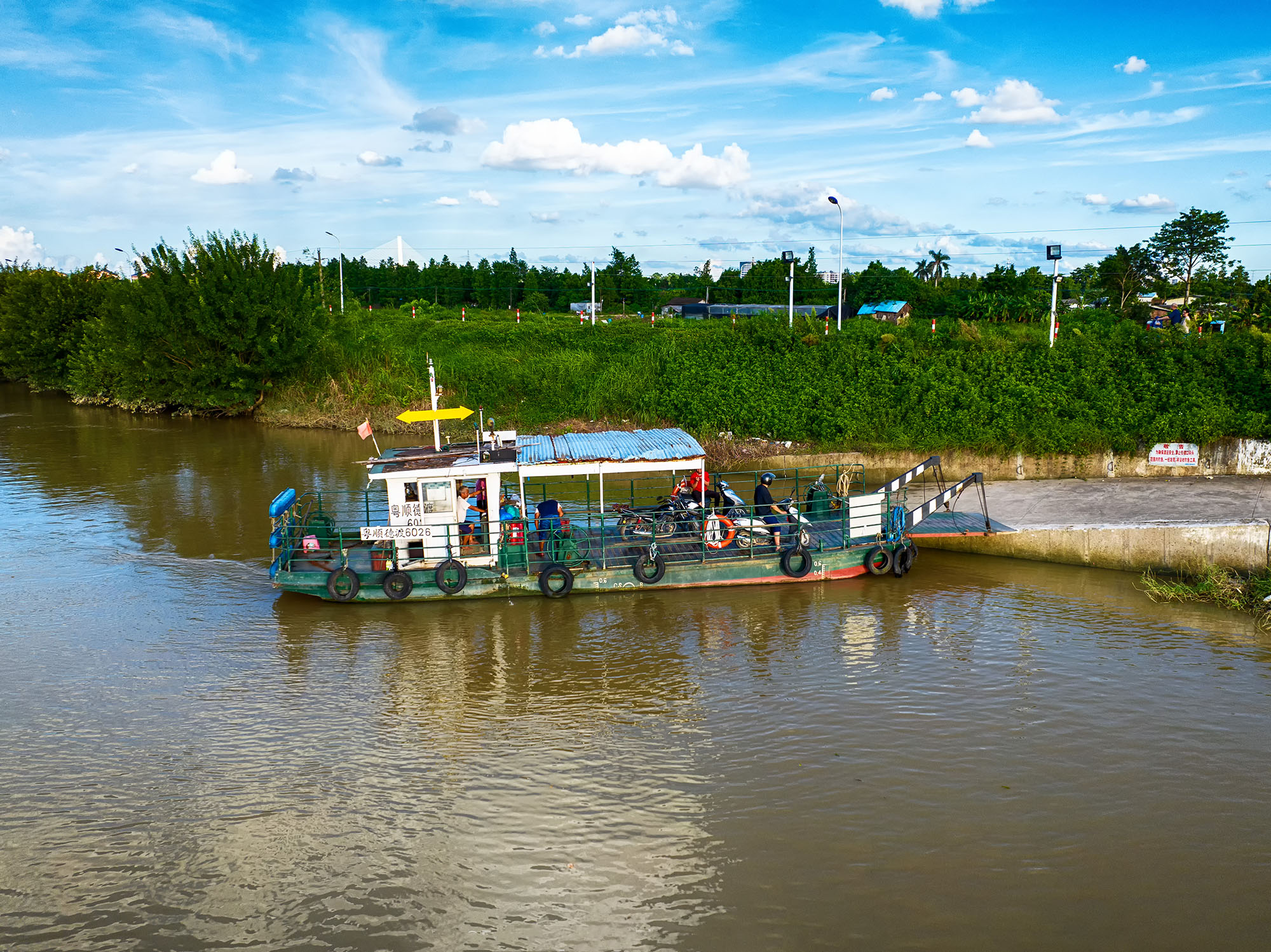 1、顺德勒流冲鹤村有一个风景不错至今还在运营的渡口——冲鹤渡口。（摄影：冯伟峰）.JPG