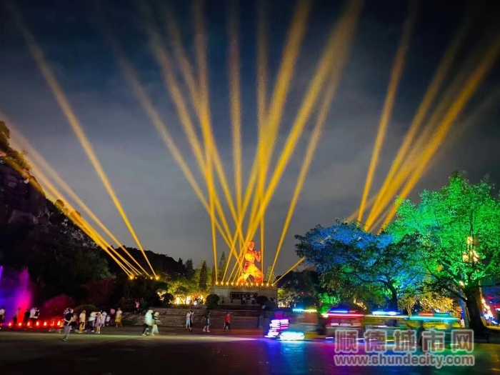 李小龙乐园夜景(来源:均安镇宣传文体旅游办公室)_副本.jpg