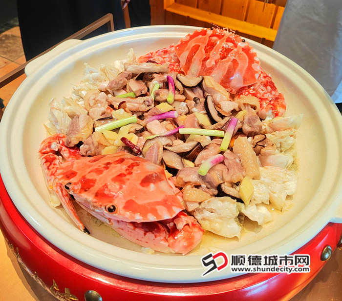 牛乳土鸡蒸红蟹。.jpg